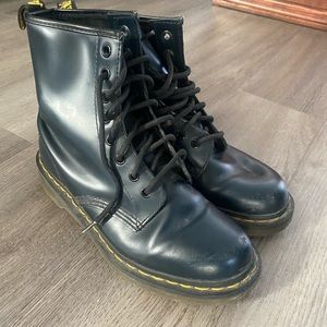 Dr Martens classic boots size 7 (UK5).